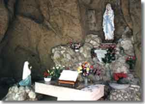 Die Lourdes-Grotte